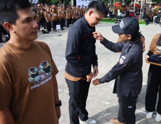 Jelang pilkada 2024 diadakan Apel Siaga pada Ahad (24/11/24) pagi di Halaman Parkir Planetarium Jagad Raya Tenggarong. Acara ini dipimpin oleh Ketua Badan Pengawas Pemilu (Bawaslu) Kaltim Hari Dermanto