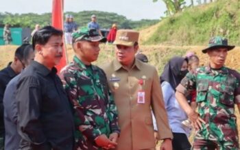 Pjs Bupati Kukar Berikan Apresiasi Kegiatan TNI TMMD ke-122 Di Desa Kerta Bhuana