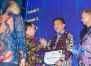 Sekda Sunggono Terima Penyerahan Penghargaaan Yang Diperoleh Pemkab Kukar Sebagai Terbaik I Championship TP2DD 2024 Wilayah Kalimantan