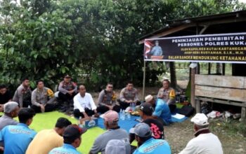 25 Anggota Kelompok Pembudidaya Ikan Desa Ponoragan Sambut Kedatangan Rombongan Polres Kutai Kartanegara