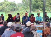 Bupati Kukar Serahkan Alsintan untuk Gapoktan Suka Maju di Dusun Liang Berakit