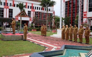 Sekda Kukar Pimpin Apel Pagi dan Penandatanganan Komitmen Core Values ASN BerAKHLAK
