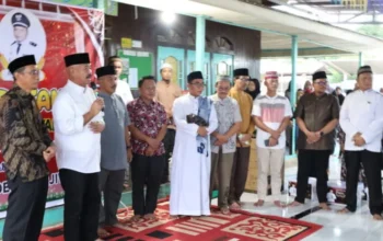 Safari Ramadan di Desa Perjiwa, Bupati Kukar Serahkan Bantuan Sarana Ibadah dan Paket Ramadan Berkah